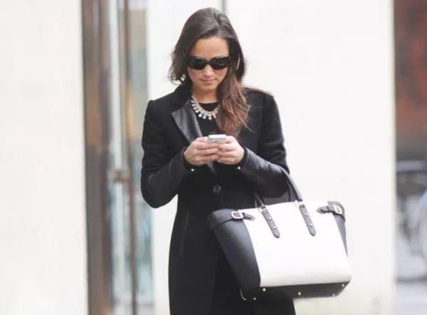 时装精们都不甘心撞包，她们把目光瞄准了这些小众却有格调的宝贝