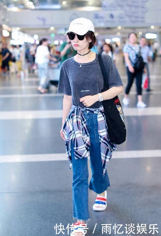 吴昕机场穿拖鞋，谢娜出席活动穿拖鞋，网友：明星的时尚看不懂！