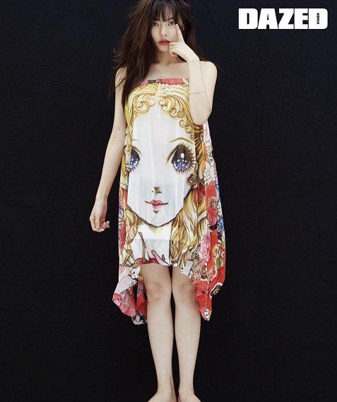 小野马金泫雅才是热裤第一人，粉装亮片裤各种现身，骨头都美酥了