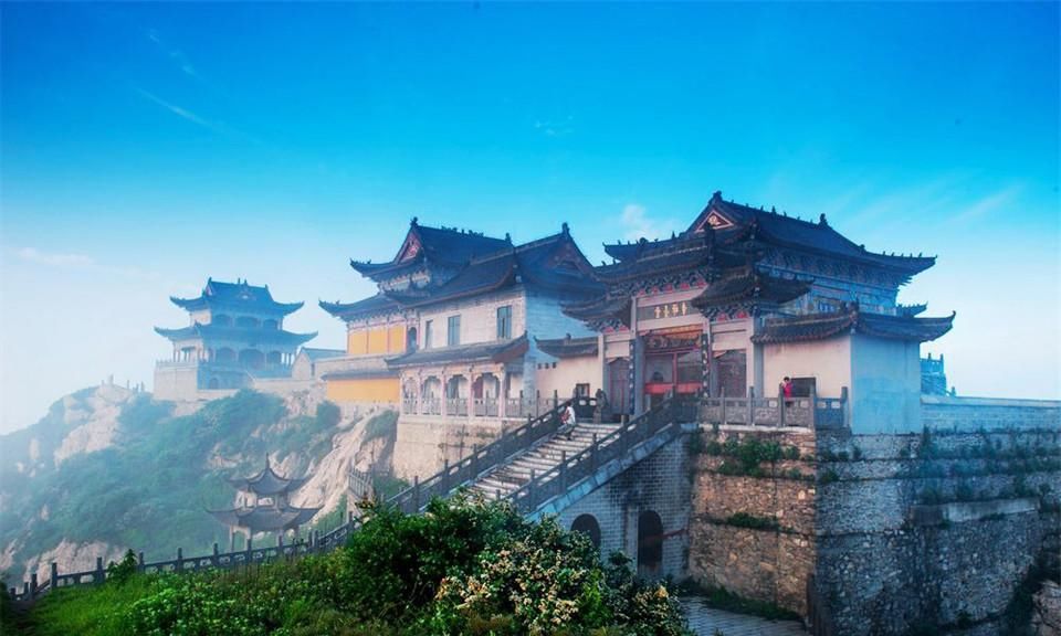  「第一次」日本美女第一次来中国，看到街边女孩不解：为何她们