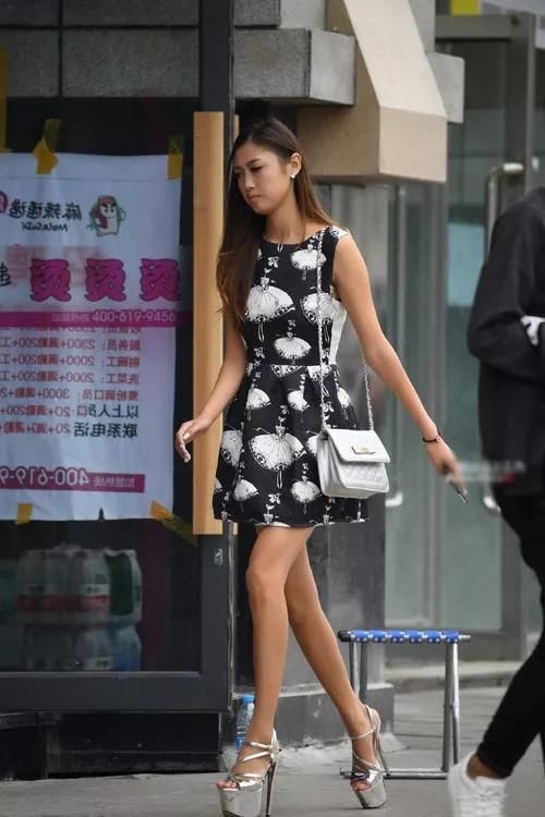 气质:高跟鞋经典时尚,让女性显得青春又成熟