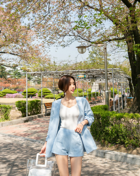 女神孙允珠，玻璃青蓝海浪柳花休闲小西装