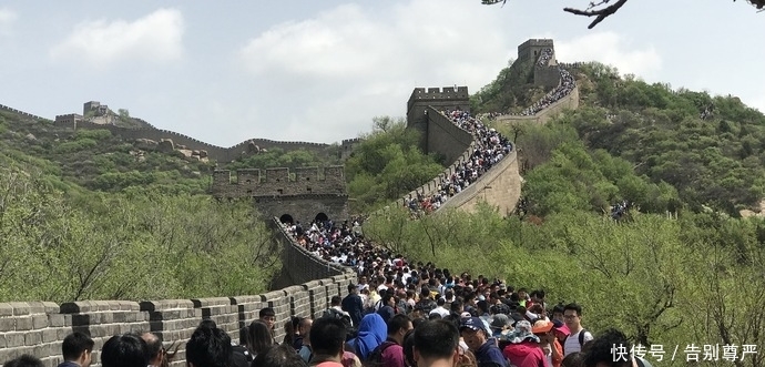 这是五一假首日的长城！5.4万余游客，垃圾清了18.2吨