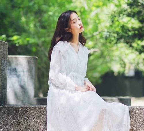  夏季@打底衫衫穿腻了，不妨试试这样的连衣裙，演绎不一样的夏季