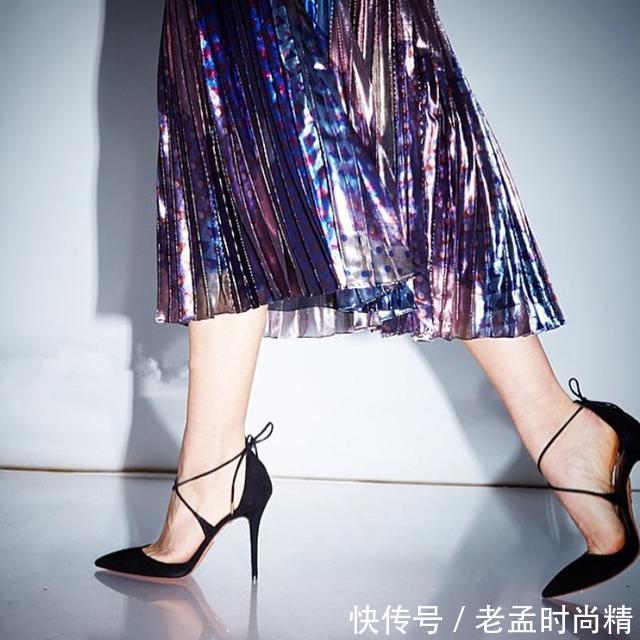  「尖头」尖头绑带系高跟鞋，时尚又女人味十足，彰显轻熟女的魅力