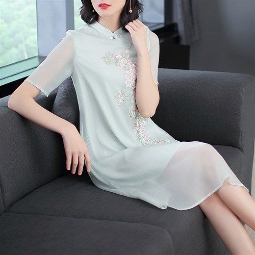 延禧攻略太火了，这些复古宫廷风连衣裙，慵懒迷人，确实显贵气