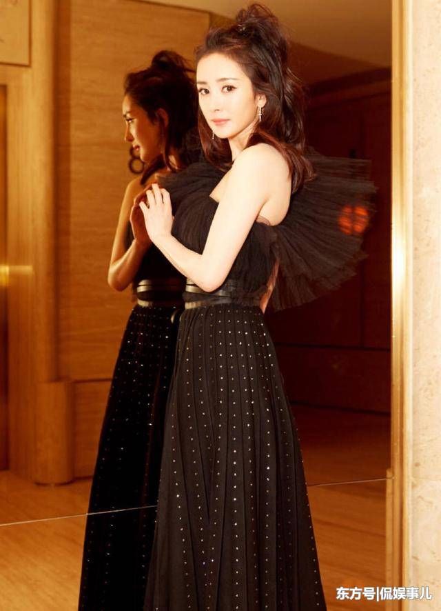 当杨幂大笑后，鱼尾纹双下巴统统曝出，网友:终于相信你31岁了