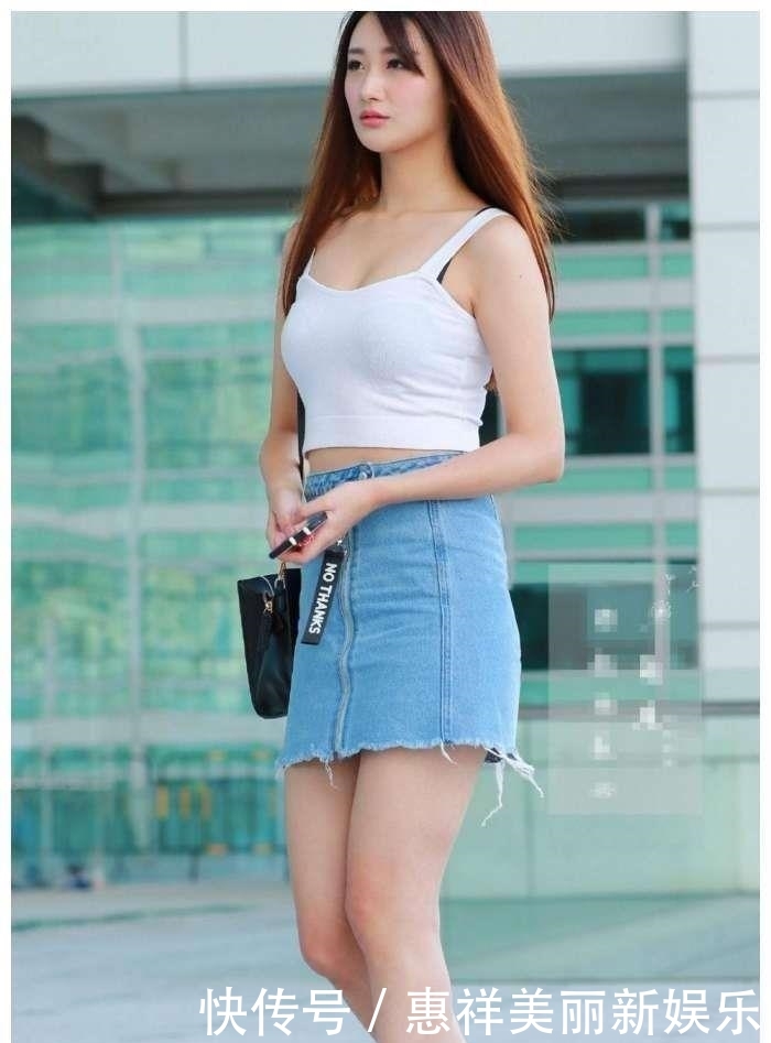 「美女」街拍:阳光下的性感美女