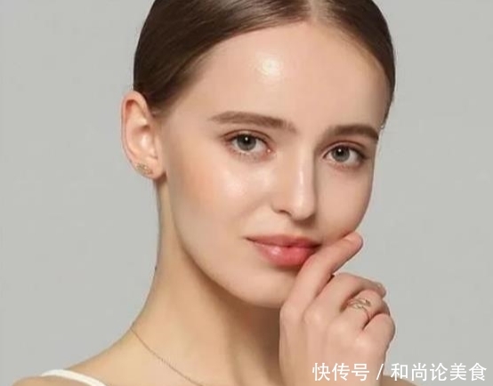  气质：真正懂时尚的女人，不戴6种“饰品”浮夸没气质，特别是最后一种
