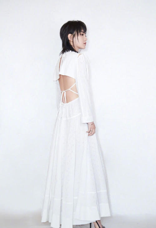 整容已经不算啥了，周笔畅只不过换了一个发型，还以为她变性了！