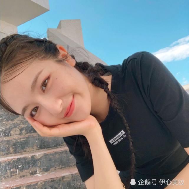  脸上|女生脸上若有4个特征，就是男生最爱的“初恋脸”，素颜也很精致