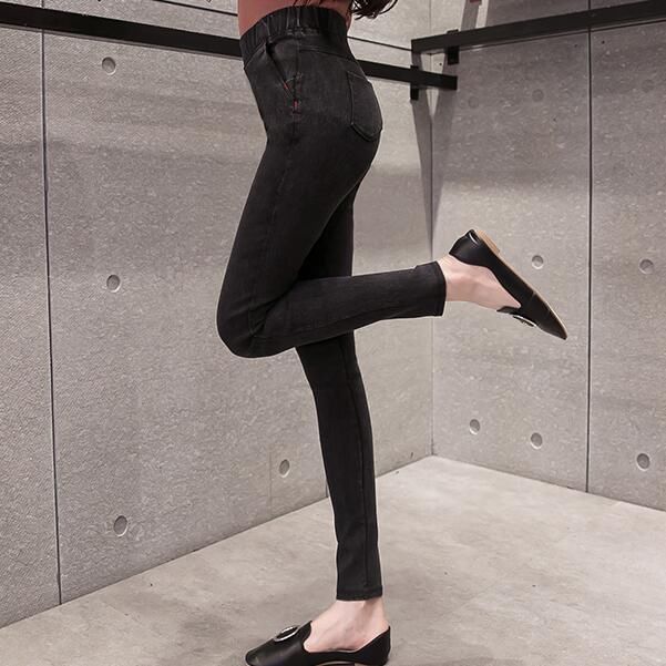 烂大街的阔腿裤别穿了，9月初竟流行这打底裤，百搭又时髦美翻天