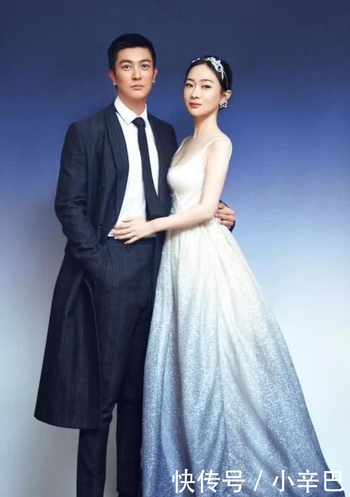 【夫妇】霍思燕夫妇为情人节拍照,穿白色连衣裙秀身材,杜江把铁锁当项链