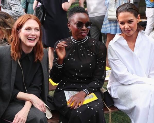 纽约时装周古力娜扎阿汤嫂比邻而座全程无互动，被孤立的中国小花