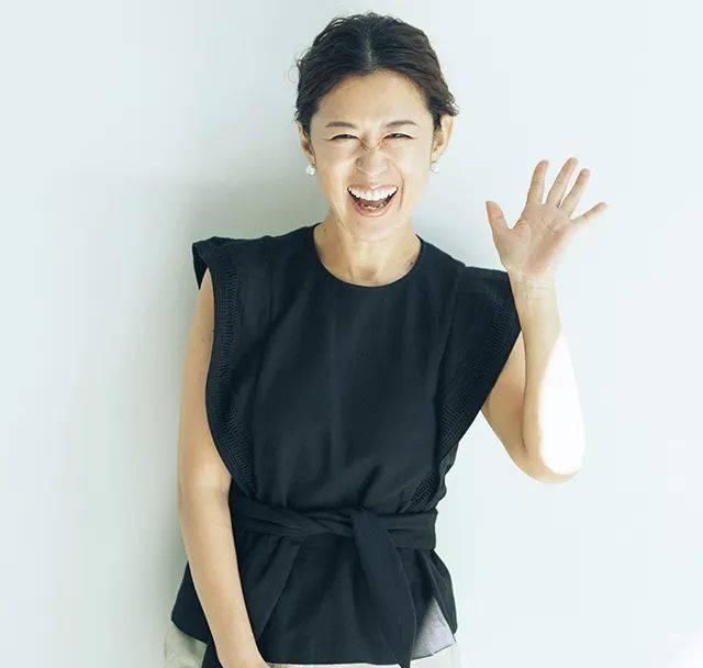 『画龙点睛』日本最顶流的时尚博主 大草直子的配饰与简单衣服的搭配法则