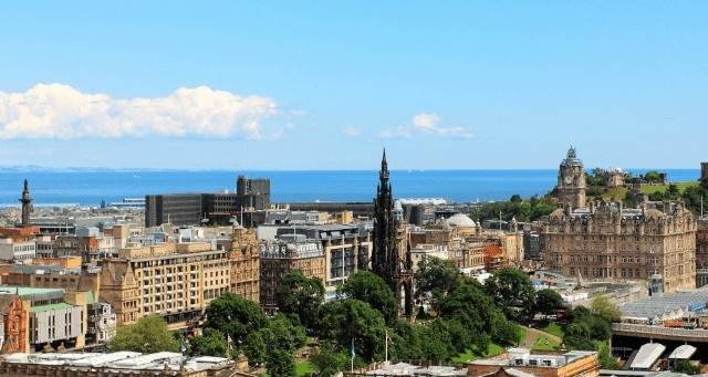 看看英国的农村，再看看中国！驴友没有对比就没有伤害