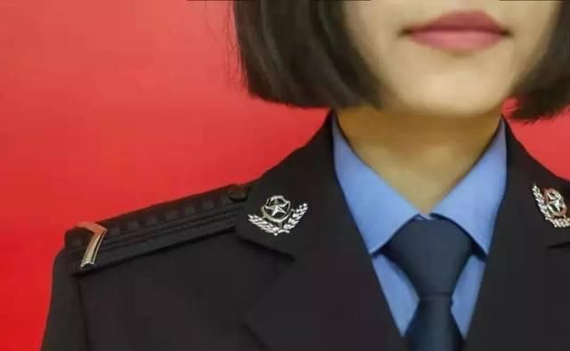  人民警察@藏蓝的警服，干练的头发......