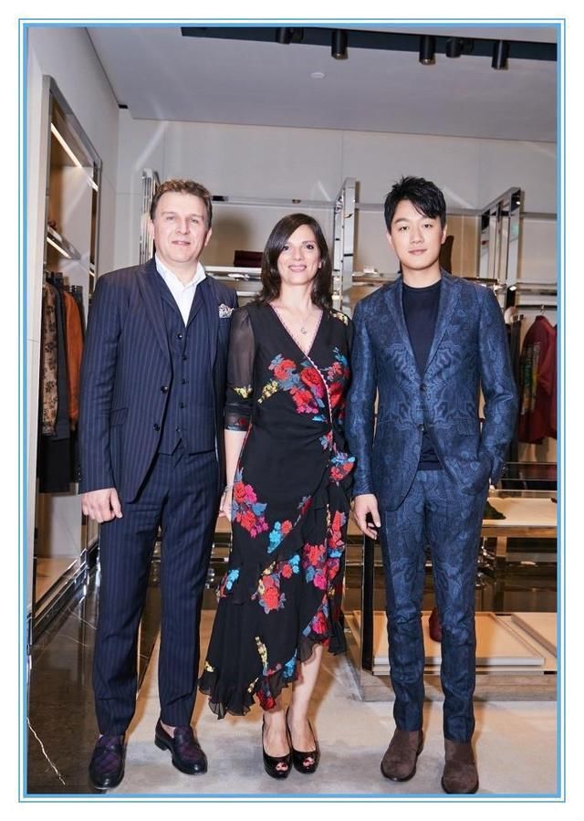 当25岁牛骏峰和39岁佟大为同穿西装，才知道为啥男人越老越有味！