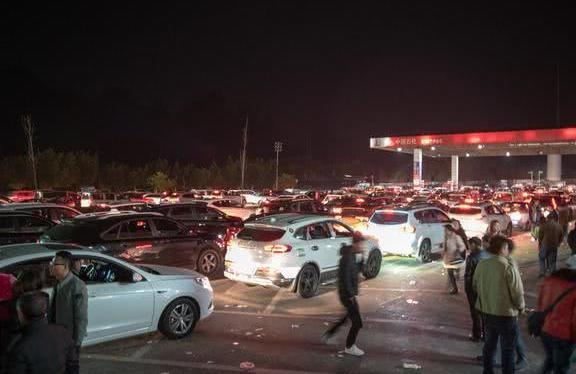 都说“人歇车不歇”，那一辆车到底可以连续行驶多久？