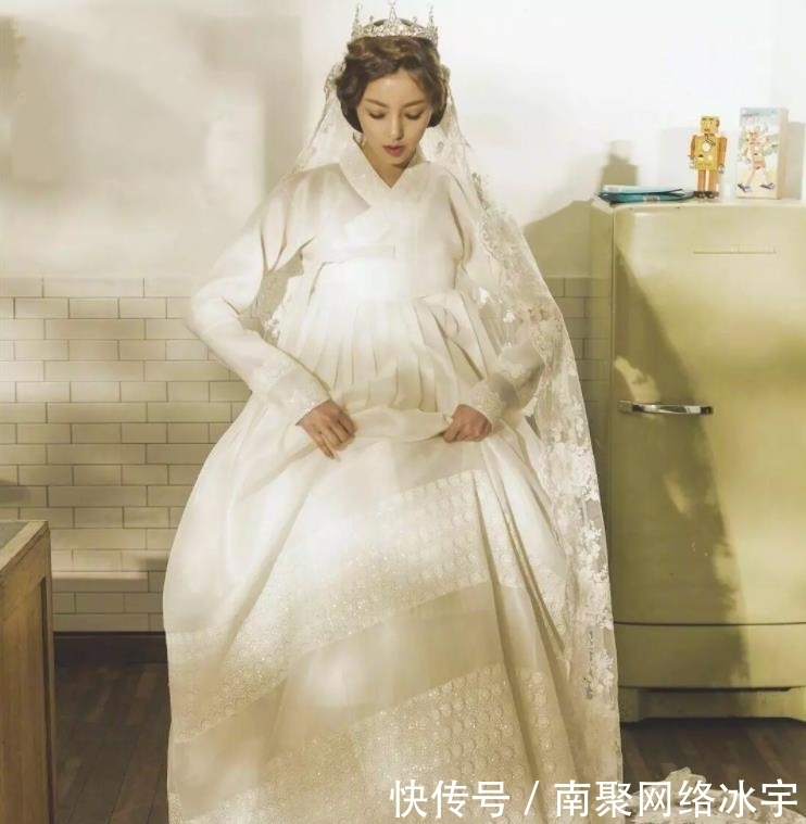  改成@本以为韩服、和服改成婚纱已经够美，看到婚纱版汉服，彻底被征服