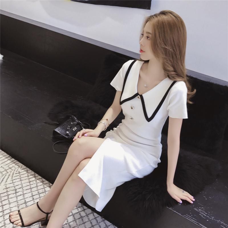 从不穿长裤的老婆，一件减龄连衣裙，美的蕙质兰心