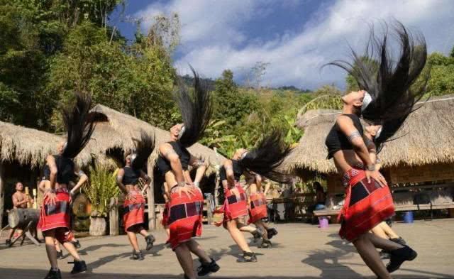 走进大山深处，探秘中国最原始的部落族群，去感知人类进化的历程