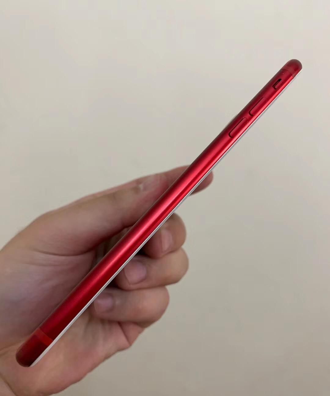  确是新：网友花1900网购一台苹果7Plus，收到货就发现了猫腻。
