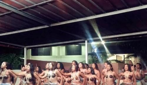 美国最“开放”的原始部落，当地女性穿着清凉，且热情奔放！