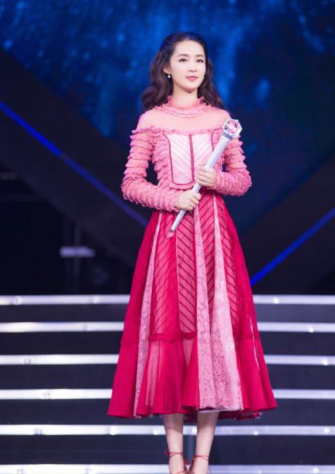 同样穿粉色裙子，李沁是公主，刘诗诗是女神，各有各的特色