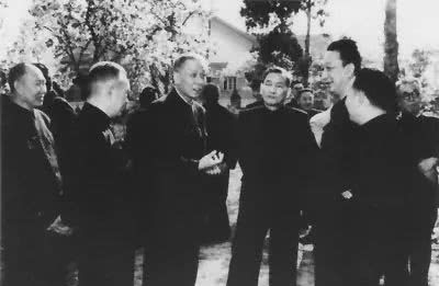 《论共产党员的修养》的版本演变