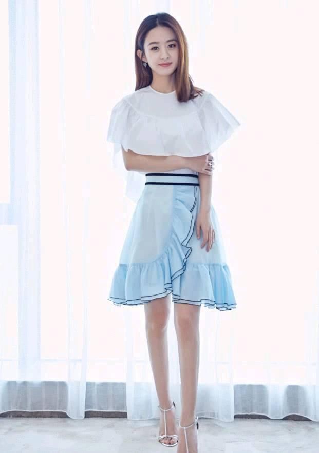 26岁热巴穿碎花裙惊艳，不料这次却输给了31岁的赵丽颖