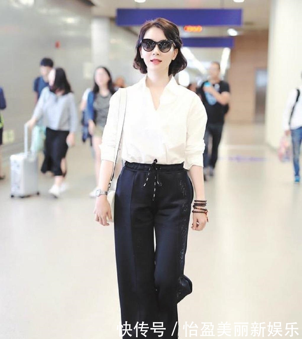 #下半身搭配#奔五的女人少穿打底裤!瞧这些明星的时尚穿搭,减龄优雅美极了!