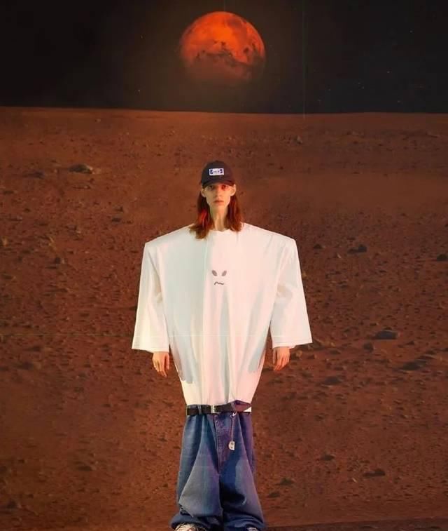  『大赛』时尚界迷之设计大赛！背上绑张床走秀，拎包入住吗？