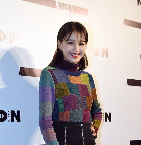 “皇后娘娘”董洁清纯秀美腿同场 孙怡可盐可甜、许魏洲白宇斗帅