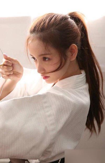 漂亮新颖的额头高的女生时尚马尾辫发型!