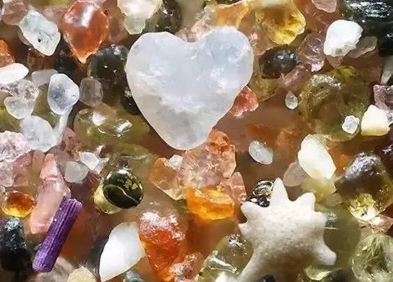 普通沙子放大300倍后是怎么样的?美丽的让人怀疑!