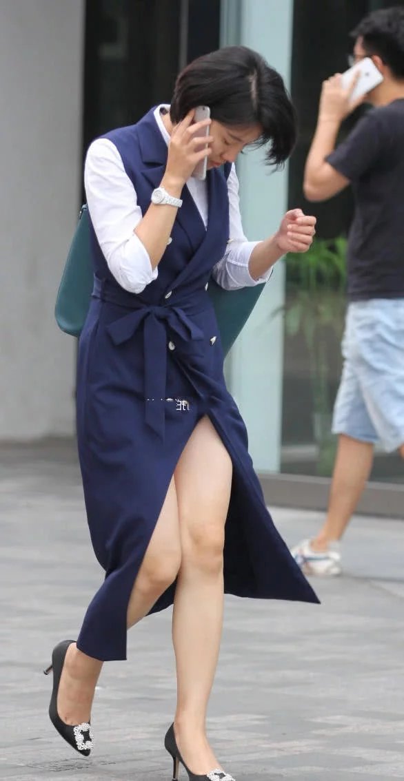 小姐姐为了秀大腿也是拼了，这感觉太霸道了