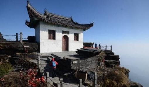 全球最不可思议寺庙，“悬挂”2000米高空中已有500年，就在中国