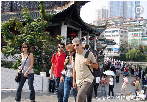 外国美女争相来中国旅游，听到真实目的后，中国网友：以后别来了