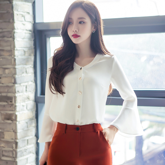 女神孙允珠，红豆碎冰纤滑肌理荷叶袖雪纺