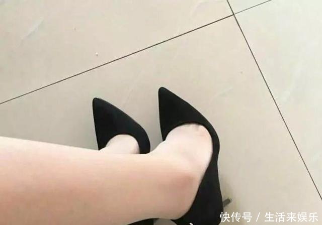 尖头高跟鞋让你优雅的自信中透着几分年轻的活力，一脚美到底