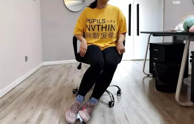 25岁的你，腿还没人家51岁的周慧敏好看！