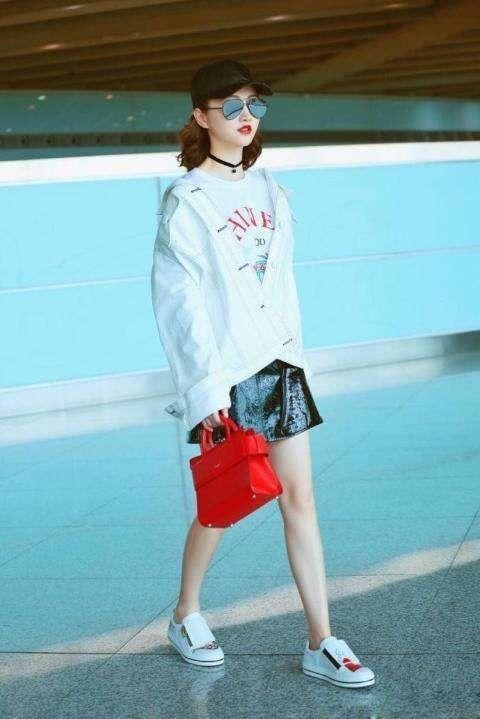 景甜化身“渔网流苏”鱼美人，网友:肤白貌美好气质，很稳!