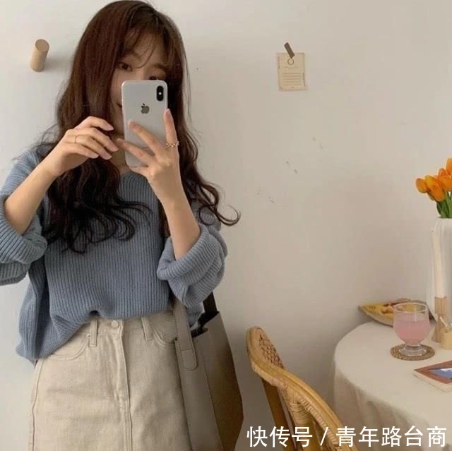  [针织衫]我能告诉你，这种“宝藏衫”配裤子后，走街上会一人独美吗