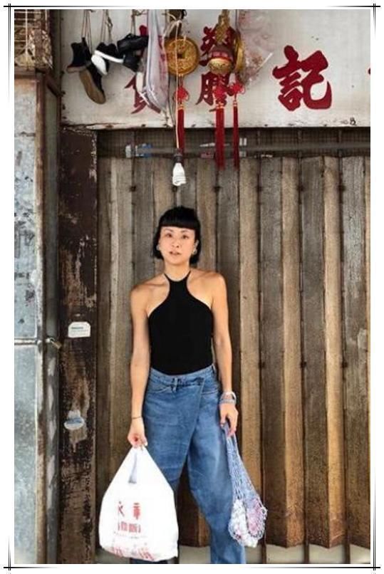 徐濠萦这么开放?穿个“肚兜”就去买菜，网友:陈奕迅能放心吗?