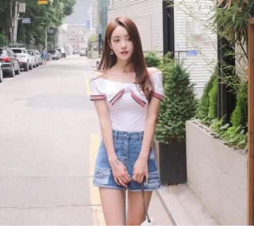 惹人爱■“鱼鳞片”的6厘米牛仔裤,青春女神的莲花衣,网友:惹人爱!