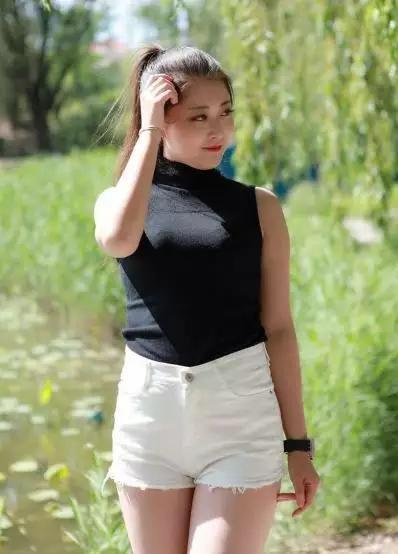 都市小姐姐穿上紧身包臀裙，有东方女人独有味道!