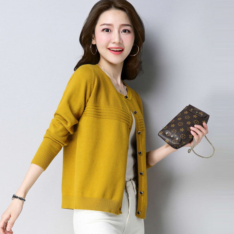 别穿毛衣配打底裤，太土了!瞧下面女人这样穿，70后女人穿贼美