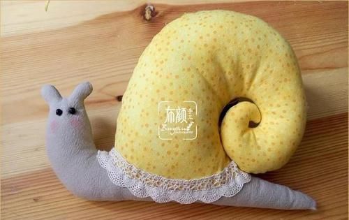 「布艺」一小块花布就能做玩偶，布艺蜗牛玩偶，做抱枕好舒服，附教程