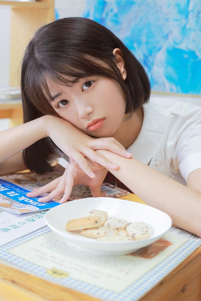 台北美女大学生制服短裙诱惑性感写真